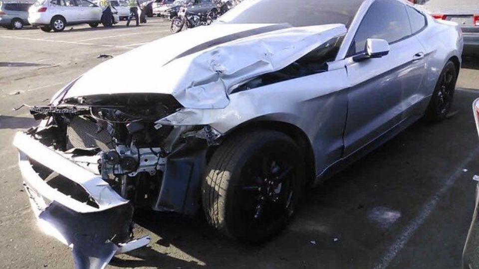 Απίστευτη ατυχία ή προειδοποίηση; Τρεις Mustang, τρία συνολικά ατυχήματα.