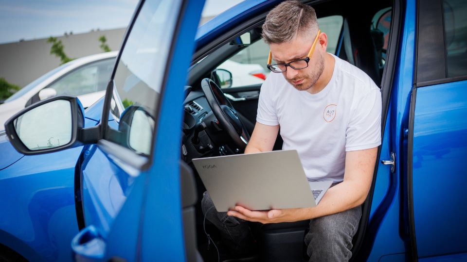 Fahrzeuginspektion vor dem Kauf