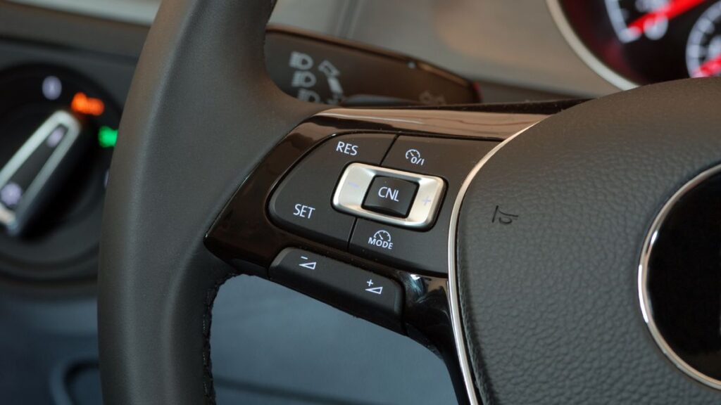 Welche Assistenten im Auto benötigen Sie und auf welche verzichten Sie gerne?