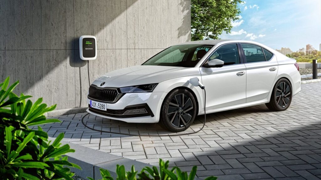 Ojeté hybridní a elektrické vozy: Co byste měli vědět?